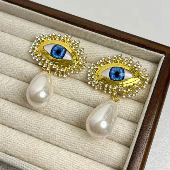 Baroque Guardian Tear Magic Eyes Crystal Pearl Earrings - Picture 1 of 6